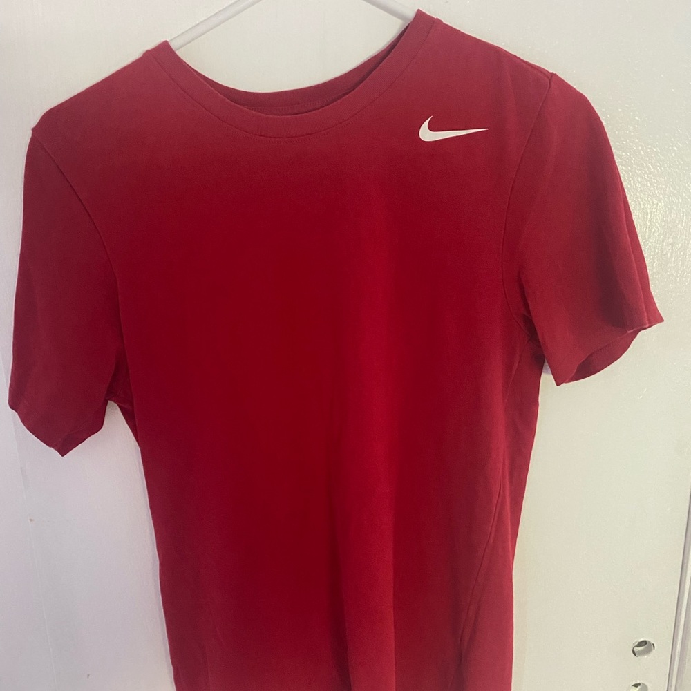 Small red Nike tshirt